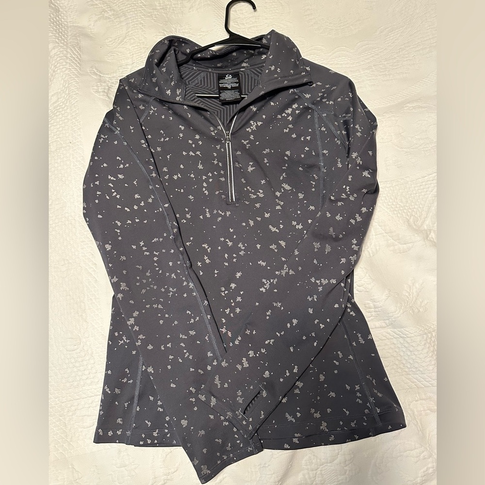 Under Armour cold gear women’s 1/4 zip. Dark grey/metallic silver size medium